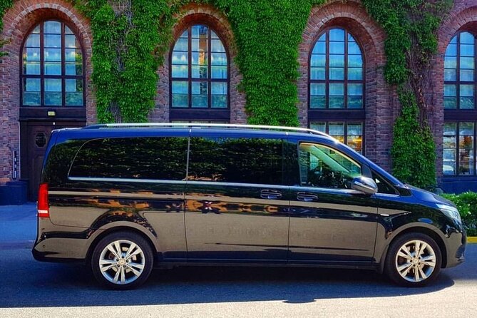 Airport Limousine Transfer: Stockholm City to Arlanda Airport 1-7 Passengers - What this Stockholm-to-Arlanda transfer is really for
