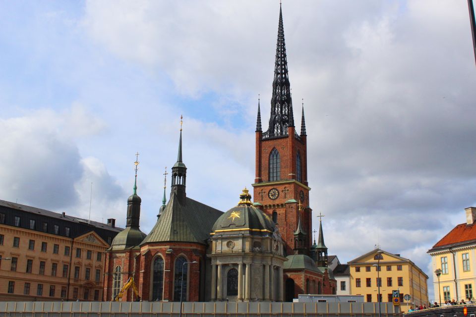 Gamla Stan: Essential Tour of Stockholm - Starting at Gustav Adolfs Torg: the fastest way to get your bearings