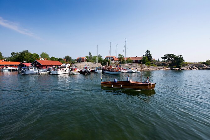 Guided 3-Day Kayak and Wildcamp Tour in Stockholm Archipelago - Guides and gear: the small-group advantage (and why it matters)