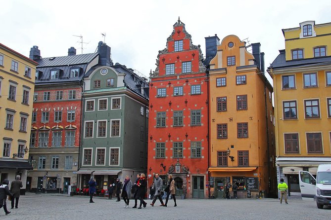 Private 4h VIP city tour by limousine car and guide in Stockholm - Gamla Stan first: why Old Town time matters