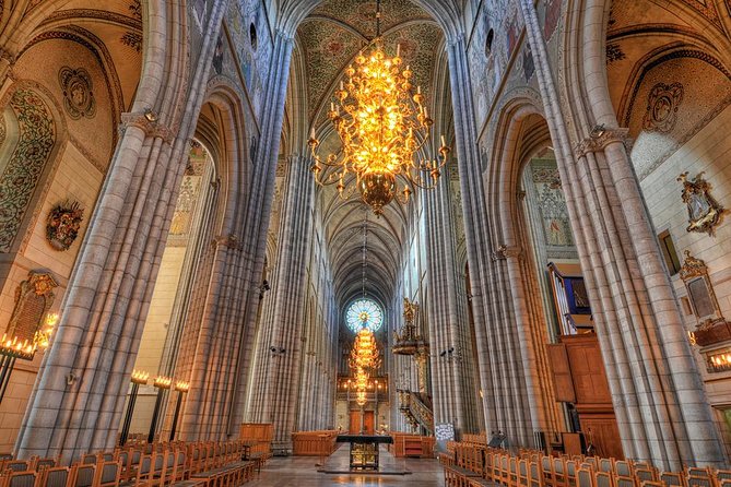 ROYAL Uppsala and VIKING Sigtuna PRIVATE Tour - Private setup in a small window: pickup, pacing, and real control