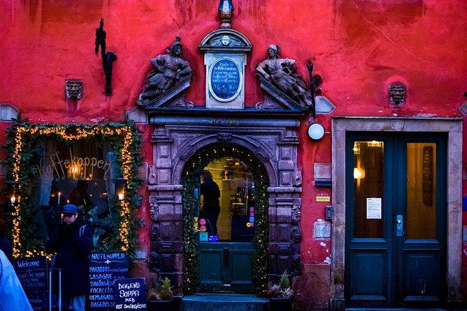 Stockholm Art Tour with a Local Expert: 100% Personalized & Private - Starting at Espresso House on Vasagatan: smart meeting point energy