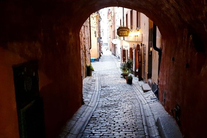 Stockholm Ghost Hunt: Self-Guided Tour and Puzzle Adventure - Riddarholmen and Riddarholm Church: the first clue sets the mood