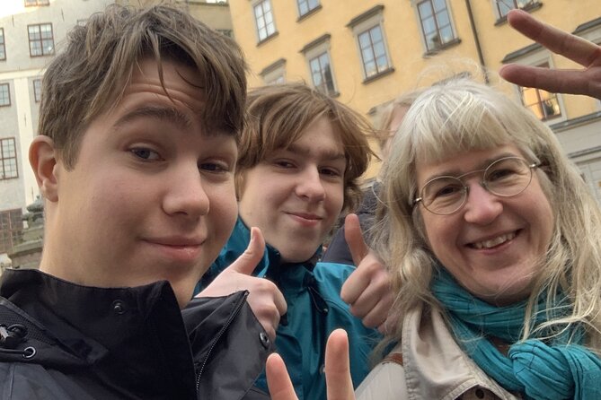 Stockholm Ghost Hunt: Self-Guided Tour and Puzzle Adventure - Bonde Palace clue and the Royal Palace area: solving with big-city backdrops