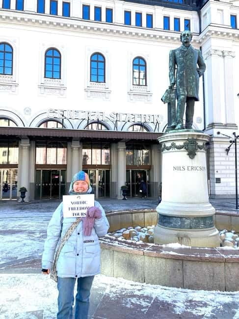 Stockholm: Modern City Walking Tour with Local Guide - Queen Street to Gustav Adolfs torg: Urban Energy With Royal Backdrops