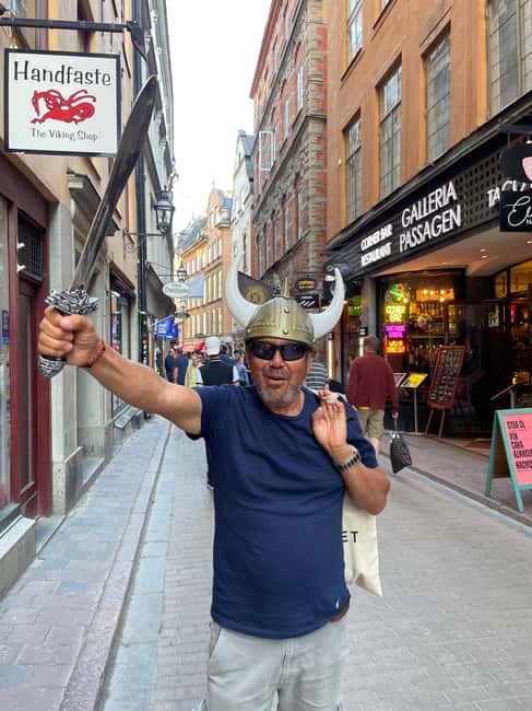 Stockholm: Old Town Guided Walking Tour (English / Deutsch) - The walk’s rhythm: photo stops, short lanes, and a manageable pace