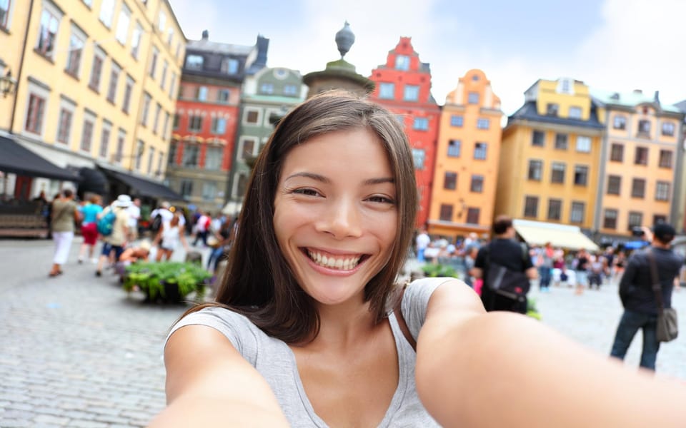 Stockholm: Old Town Highlights Private Walking Tour - Kungsträdgården and Berzelii Park (3, 4, 6 Hours): Garden Views and WWII Memory