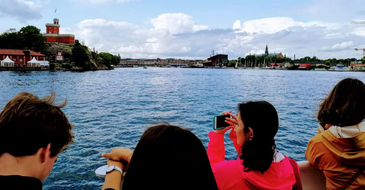 Stockholm: Old Town Walking Tour and the Vasa Museum - Getting Oriented in Gamla Stan, Starting at Munkbrogatan 8