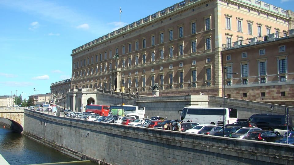 Stockholm: Old Town Walking Tour and the Vasa Museum - Ferry to Djurgården: A Short Ride That Changes the Mood