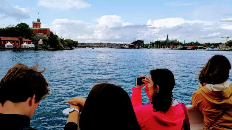 Stockholm: Old Town Walking Tour and the Vasa Museum - Vasa Museum: The 17th-Century Ship That Still Feels Impossible