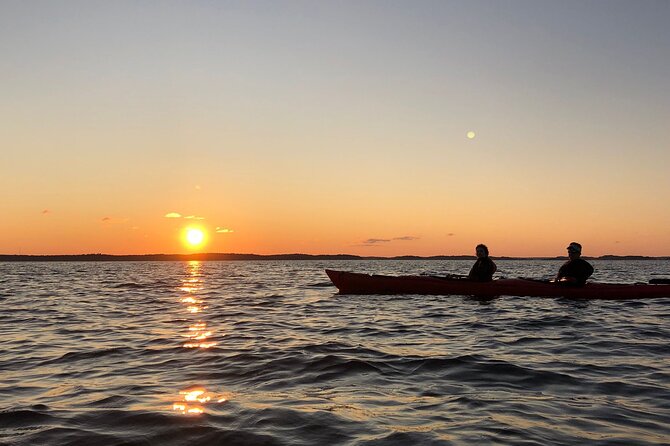 Sunset Kayak Tour in the Stockholm Archipelago + Swedish Fika - Swedish fika picnic on an island: more than a snack break